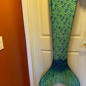 Kids mermaid tail size 12 with monofin